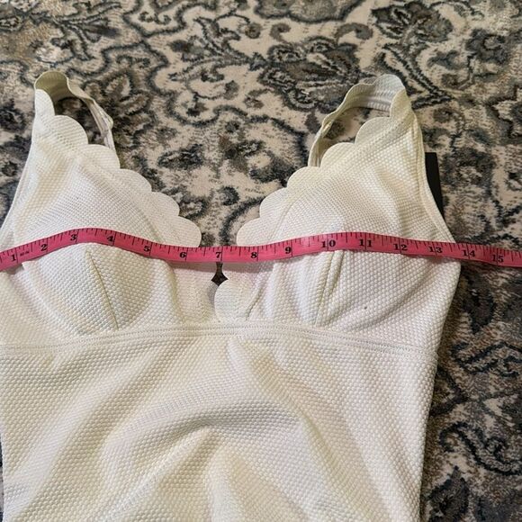 NWT Kate Spade Plunge One Piece Swimsuit - Pique Scallops in White- Size Small - Picture 6 of 9